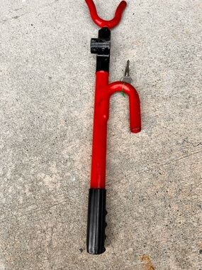 Universal Red Steering Wheel Lock with Black Handle